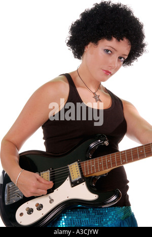 60er Jahre Retro-Rock Mädchen look mit Afro, eine e-Gitarre spielen Stockfoto