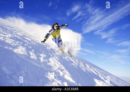 Skifahrerin Rennen bergab, Österreich, Alpen Stockfoto