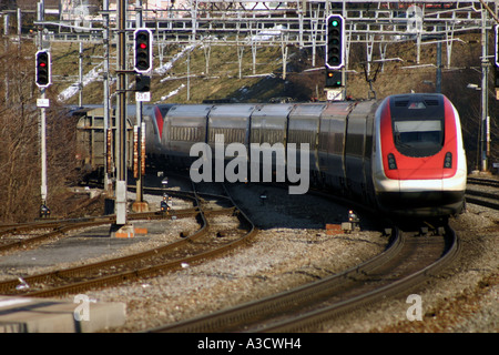 Schweizer Intercity kippen Zug, in Nyon, Schweiz Stockfoto