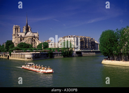 Kathedrale Notre-Dame, Menschen, Touristen, Vedettes du Pont-Neuf, boat Cruise, Seineufer, Paris, Ile de France, Frankreich, Europa Stockfoto