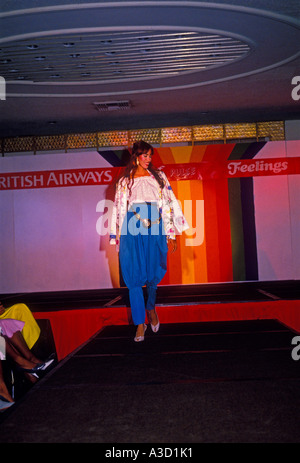 Mode-Modell am Start-und Landebahn, Fotomodell, Start-und Landebahn, Stadt von Kingston, Jamaika Stockfoto