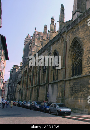 Charakteristischen Blick auf Kathedrale Ste-Marie Bayonne Aquitaine Südwest-Frankreich Europa Stockfoto