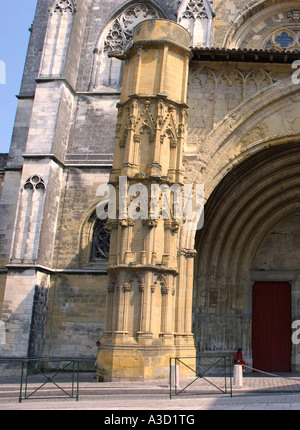 Charakteristischen Blick auf Kathedrale Ste-Marie Bayonne Aquitaine Südwest-Frankreich Europa Stockfoto