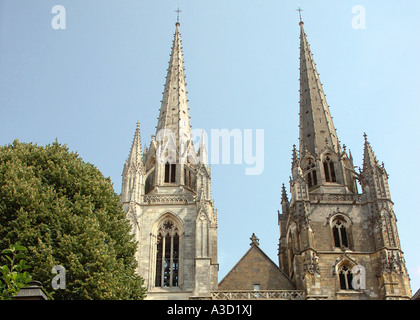 Charakteristischen Blick auf Kathedrale Ste-Marie Bayonne Aquitaine Südwest-Frankreich Europa Stockfoto