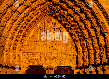 Jüngstes Gericht, Tympanon, Kathedrale Notre-Dame, römisch-katholische Kathedrale, Römischer Katholizismus, Stadt von Paris, Paris, Ile de France, Frankreich, Europa Stockfoto