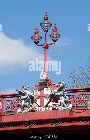 Holborn Viaduct Brücke Struktur Balustrade mit Nahaufnahme von reich verzierten Straßenlaterne Post Beleuchtung cluster Stockfoto