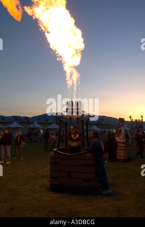 Feuer bei den Brennern in Indio-Ballon-Festival-Kalifornien Stockfoto