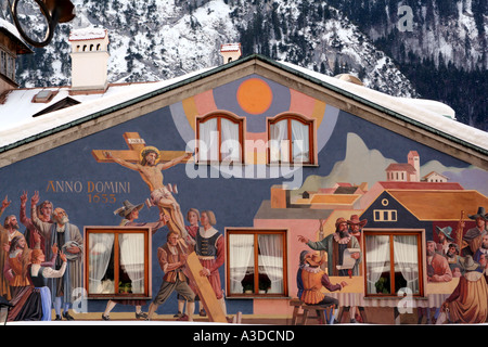 Oberammergau-Haus mit typisch traditionellen Wandmalerei Bayern Deutschland Stockfoto