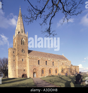 Brixworth sächsischen All Saints Church & Teil des Friedhofs Stockfoto