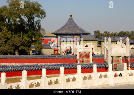 Blick von der kreisrunde Altar auf der kaiserlichen Gewölbe des Himmels, Himmelstempel Komplex, Peking, China Stockfoto