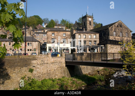 Ansicht oder das Stadtzentrum Holmfirth über den Fluss Holme Stockfoto