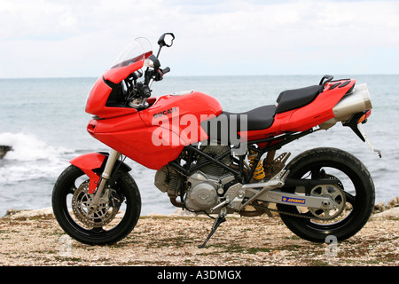 Ducati Multistrada am Strand Stockfoto