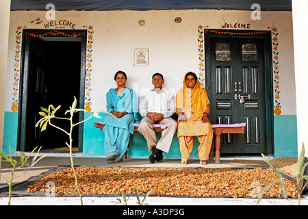 Indo-German-Changar-Eco-Development-Project, Shri Komai Bauer und seine Familie, Palampur, Himachal Pradesh, Indien Stockfoto