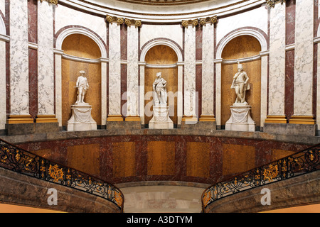 Halle mit Statuen im Bode Museum, Berlin, Deutschland Stockfoto