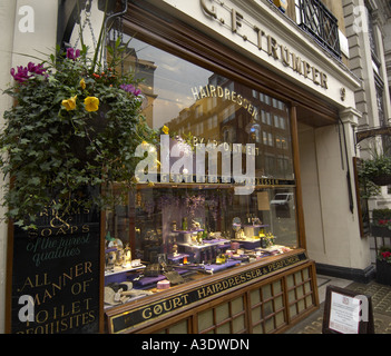 Geo Trumper der feinsten traditionellen Gentlemen s Friseur in London Curzon Street Stockfoto