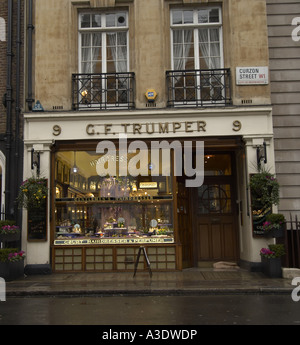 Geo Trumper der feinsten traditionellen Gentlemen s Friseur in London Curzon Street Stockfoto