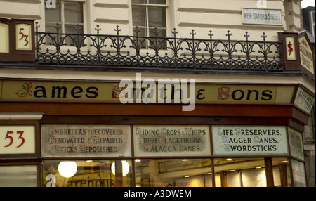 Die Welt berühmten James Smith und Söhne Regenschirme shop New Oxford Street London Stockfoto