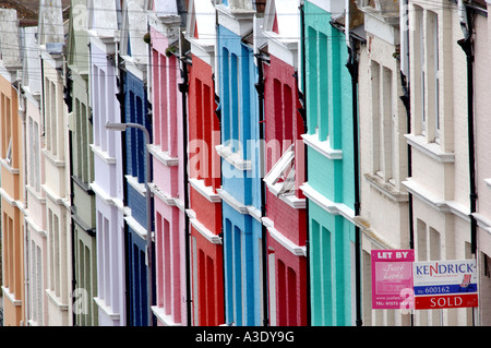 Leuchtend bunte bemalte Terrassenhäuser in Blaker Street Brighton East Sussex Stockfoto