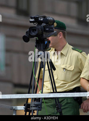 Deutsche Polizei-Überwachung mit Überwachungskameras Stockfoto