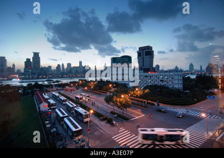 Busbahnhof, Lujiazui, Pudong, Shanghai, China Stockfoto