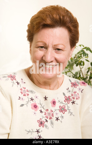 Porträt von einem mittleren Alter lächelnde Frau. Stockfoto