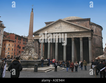 Pantheon in der Piazza della Minerva mit ägyptischen Obelisken, Rom, Italien Stockfoto