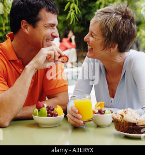 Ein älteres Paar frühstücken in Nahaufnahme Stockfoto