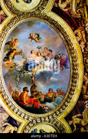 Detail, Blick nach oben, Interieur Schloss Versailles 'Chateau de Versailles' Frankreich Detail Bemalte Decke im Grand Ballroom in Royal Apartments Stockfoto