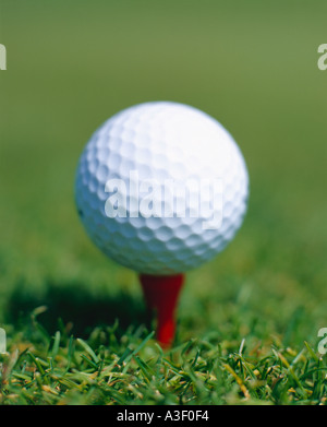 Nahaufnahme eines Golfballs auf einem t-Shirt Stockfoto