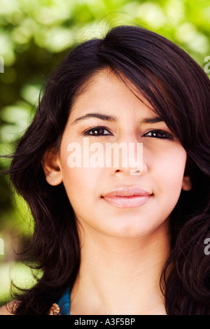 Porträt einer jungen Frau schauen zuversichtlich Stockfoto