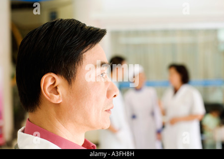 Seitenansicht eines Arztes Stockfoto