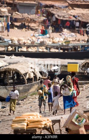 Leben rund um den Hafen in Mopti Mali Stockfoto