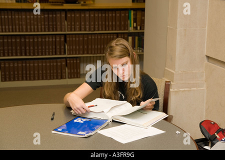 Missouri MO USA University of Missouri in Columbia Schüler arbeiten in der Bibliothek Stockfoto