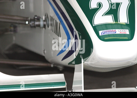 Nahaufnahme eines Formel Palmer Audi Rennwagen in der Grube-Garage in Oulton Park 2004. Stockfoto