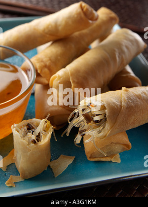 Thai Krabbe Pfannkuchen-Rollen mit Pflaumen süß-saurer Soße redaktionelle Essen Stockfoto