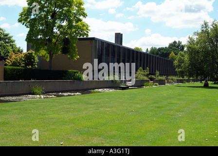 Blick auf St. Catherines College Wassergarten Oxford Stockfoto