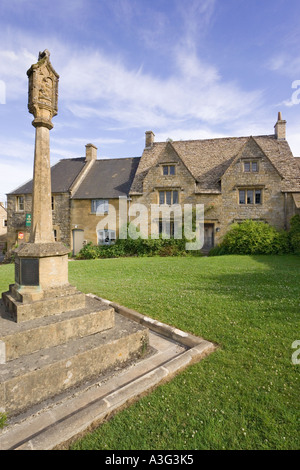 Am frühen Abend im Cotswold Dorf der Guiting macht, Gloucestershire Stockfoto