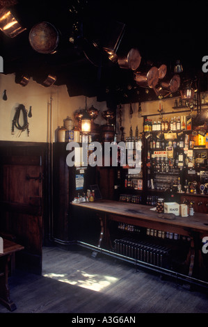 Village Pub im Inneren des George Inn. Norton St Philip, Somerset, England 1992 199er Jahre HOMER SYKES Stockfoto