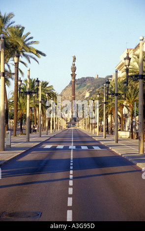 Spanien, Barcelona, Katalonien, Passeig de Colom mit Columbus-Denkmal am Placa del Portal De La Pau Stockfoto