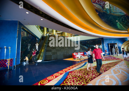 [Hotel Burj Al Arab, Dubai, Vereinigte Arabische Emirate] - [Main Lobby/Rezeption] Stockfoto