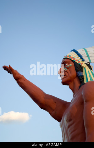 Detail der ungefähr 25 Fuß Stahl Statue von einem Indianer/Native American. Platz für Kopie. Kamera: Nikon D2x. Stockfoto