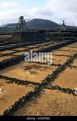 Trockenen Salzpfannen und Windmühlen Lanzarote-Kanarische Inseln-Spanien Stockfoto