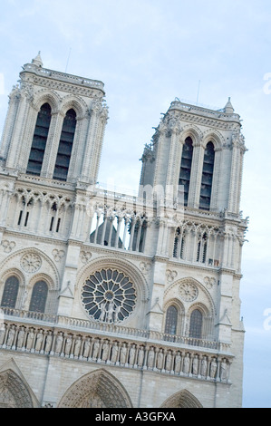 Verzerrte Sicht auf die Kathedrale Notre Dame in Paris Frankreich vor den verheerenden April 15, 2019 Feuer. Stockfoto