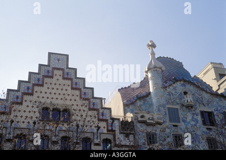 Illa De La Discordia (Block of Discord) auf Passieg de Gracia. Auf der linken Seite ist Casa Amatller von Joseph Puig ich Cadafalch Stockfoto