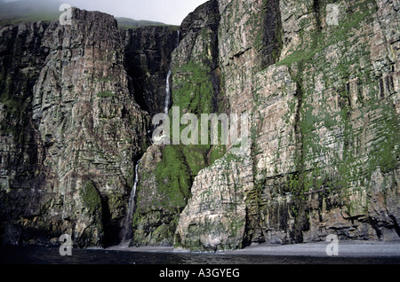 Sea Cliff Wasserfall Bäreninsel Barentssee Norwegen Stockfoto