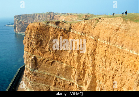 Sandstein-Klippen auf der deutschen Insel Helgoland in der Nordsee Stockfoto