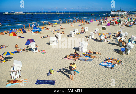 Pier und Strand von Ahlbeck auf der Ostsee-Insel Usedom in Mecklenburg-Vorpommern Stockfoto