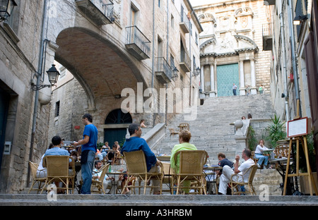 Die Stufen hinauf vorbei an das Agullana Herrenhaus in Girona, Spanien Stockfoto