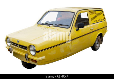 Del Boys gelber Reliant Robin Van mit Trotters Independent Trading Co auf seiner Seite. Wie in der Fernsehserie Only Fools and Horses verwendet. Stockfoto