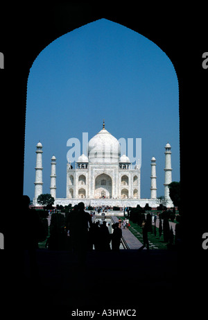 Mausoleum Taj Mahal in der Nähe von Stadt Agra Bundesstaat Uttar Pradesh, Indien Stockfoto